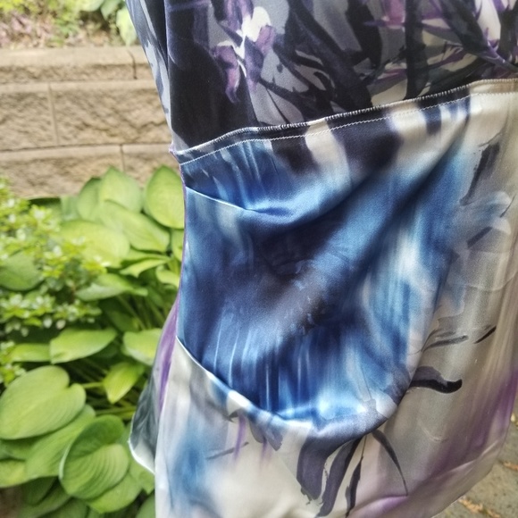 Elegant Sleeveless Silk Blouse Elie Tahari Nordstrom Beautiful Peacock Colors - Picture 3 of 5